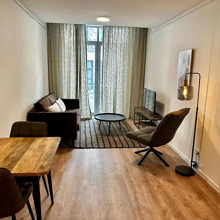 Charming 1 Bedroom Serviced 57m2 Apartment *